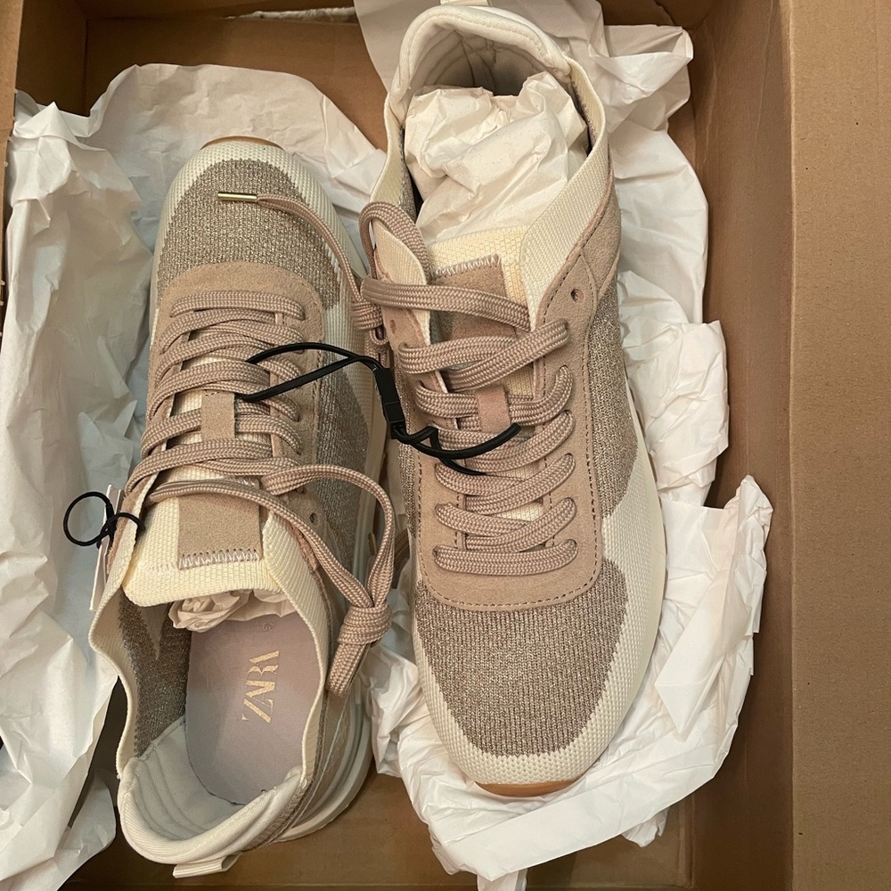 NWT size 8 tan/sparkle sneaker.